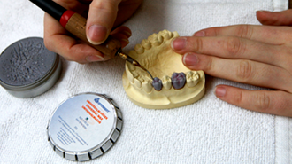 ÚSTECKÝ DENT – budoucí zubní technici z celé ČR soutěžili v modelovacích technikách