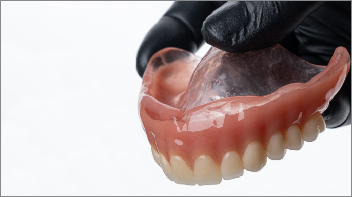 Používání fixativ na zubní náhrady: souhrn poznatků – 3. část