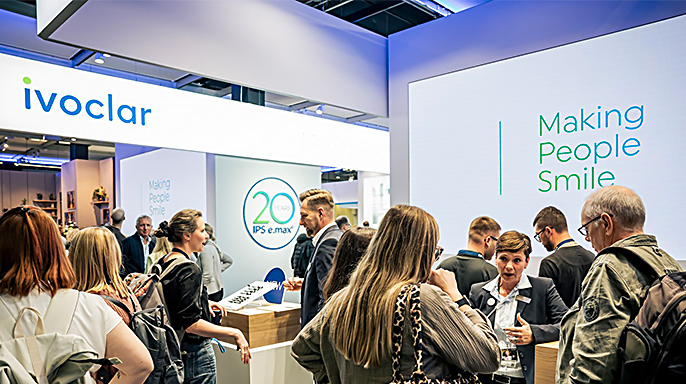 Společnost Ivoclar na IDS 2025 oslavila výročí IPS e.max a uvedla nové produkty