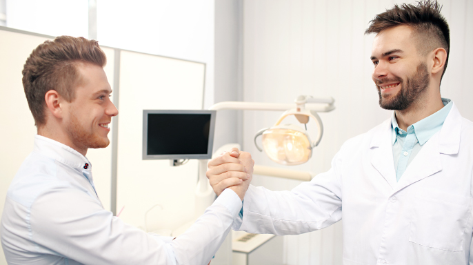 Generační výměna v českém zdravotnictví. Počet lékařů, kteří si odkupují ordinace, vzrostl vloni o třetinu