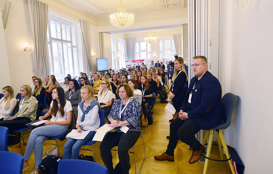 10 řečníků, 1 kabaret, nekonečno vědomostí: další ročník stomatologické konference je tady!