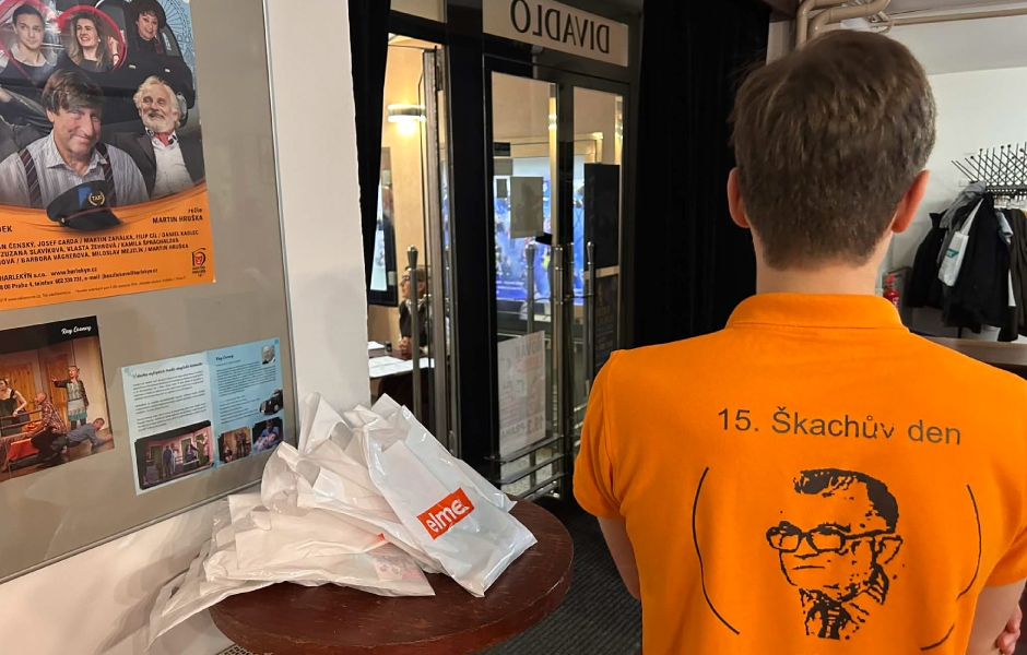 Obr. 3: Vchod do divadla