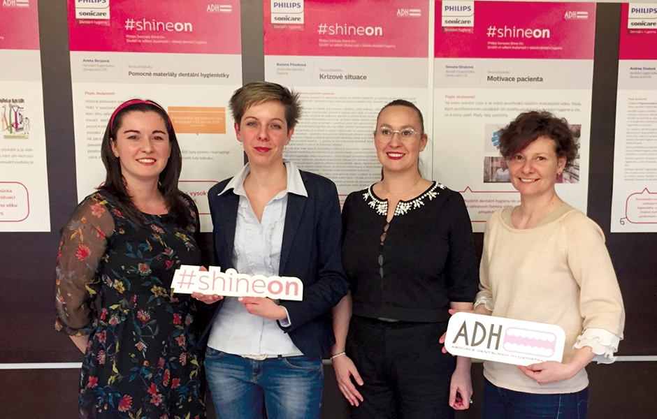 Výherkyně ShineOn – zleva Ing. Anna Kabíčková (Professional Marketing Manager – Philips Oral Health Care), Aneta Stryjová, DiS. (3. místo), Simona Straková, DiS. (1. místo), Zuzana Musilová – studentka oboru DH (2. místo)