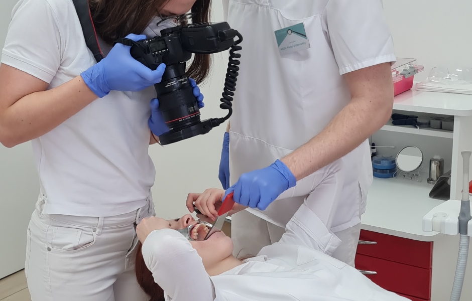 Jaké příležitosti k sebevzdělávání mají studenti zubního lékařství?