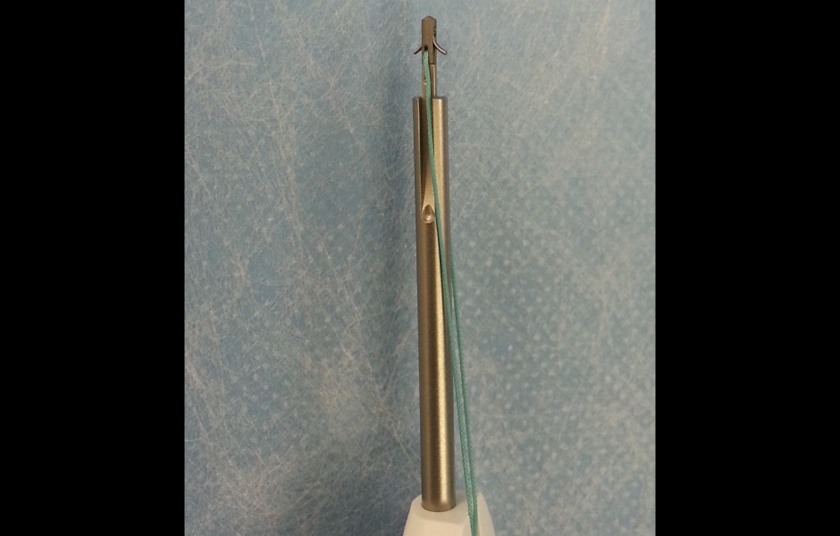 Obr. 7: Kotevní šroubek pro diskopexi.