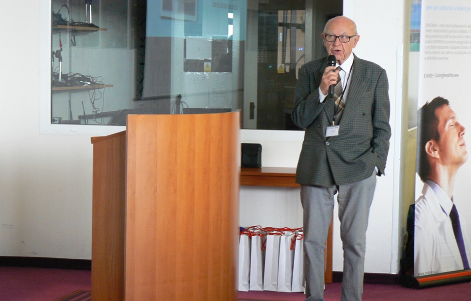 Pan Otakar Brázda vystoupil s přednáškou o zakladateli plzeňské kliniky, kterým byl profesor Jaromír Křečan